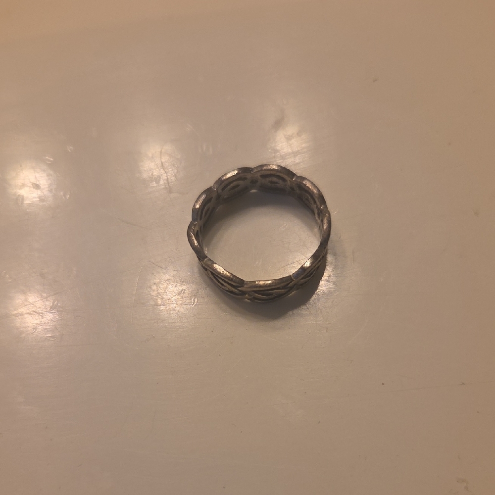 Elegant Silver Women's Ring - Picture 2 of 4
